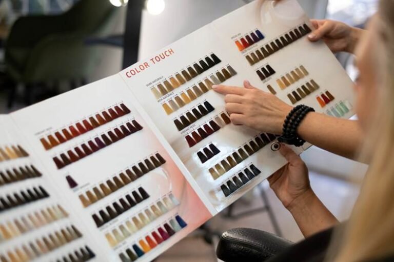Expert Hair Coloring Guide: How to Choose the Right Shade, Technique, and Maintenance Plan